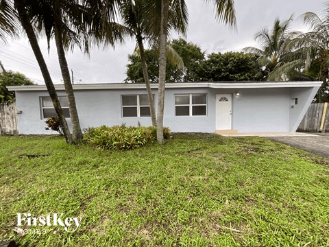 7060 Hood 3 Beds Apartment for Rent