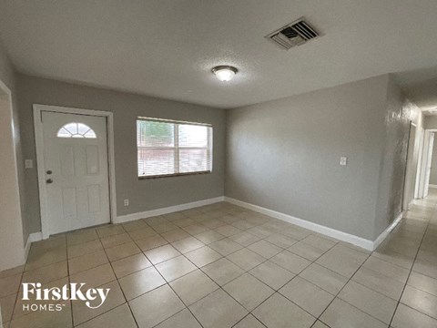 7060 Hood 3 Beds Apartment for Rent