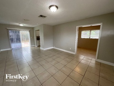 7060 Hood 3 Beds Apartment for Rent