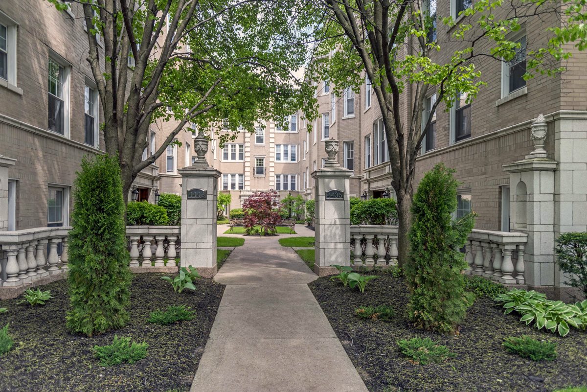 Green Manor Apartments in Chicago, IL