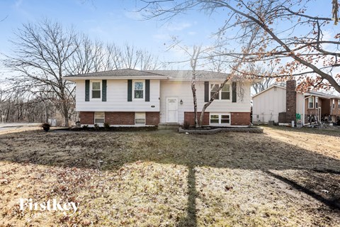 7119 N Shannon Ave 3 Beds Apartment for Rent