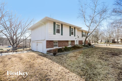 7119 N Shannon Ave 3 Beds Apartment for Rent