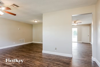 7519 NW 43 Ct 4 Beds House for Rent - Photo Gallery 3