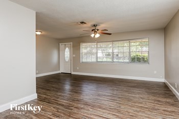 7519 NW 43 Ct 4 Beds House for Rent - Photo Gallery 4