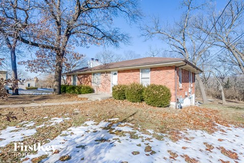 7600 E 70Th Terrace 3 Beds Apartment for Rent
