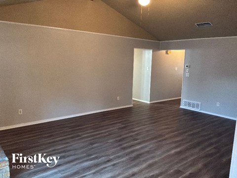 7604 Evergreen Dr 3 Beds Apartment for Rent