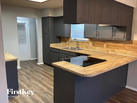 7604 Evergreen Dr 3 Beds Apartment for Rent