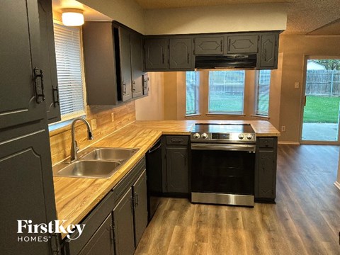 7604 Evergreen Dr 3 Beds Apartment for Rent