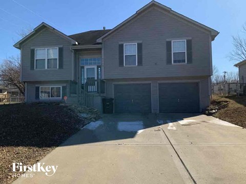 7719 E 165Th St 3 Beds Apartment for Rent