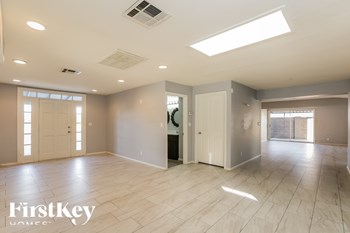 7740 E MCKINLEY St 4 Beds House for Rent - Photo Gallery 3