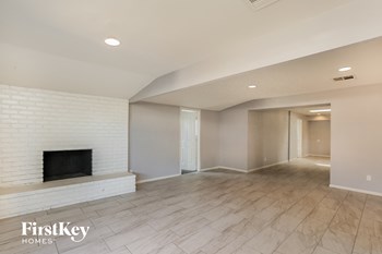 7740 E MCKINLEY St 4 Beds House for Rent - Photo Gallery 4