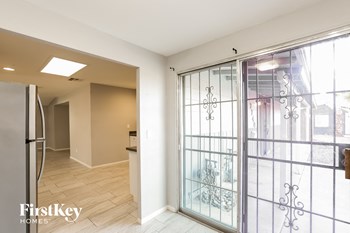 7740 E MCKINLEY St 4 Beds House for Rent - Photo Gallery 6
