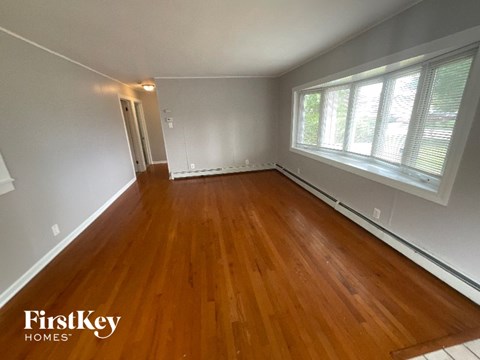7932 Newland Ave 3 Beds Apartment for Rent