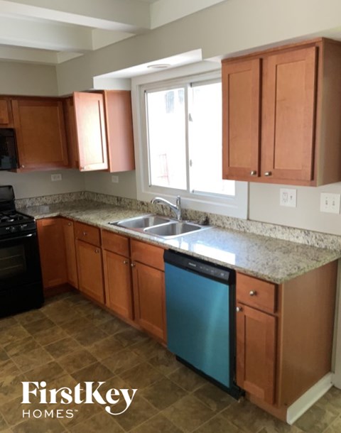 7932 Newland Ave 3 Beds Apartment for Rent