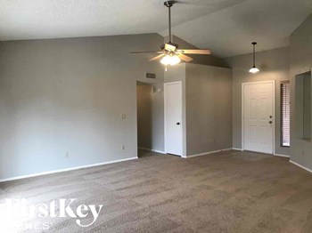 8102 W Bloomfield Rd 3 Beds House for Rent - Photo Gallery 2