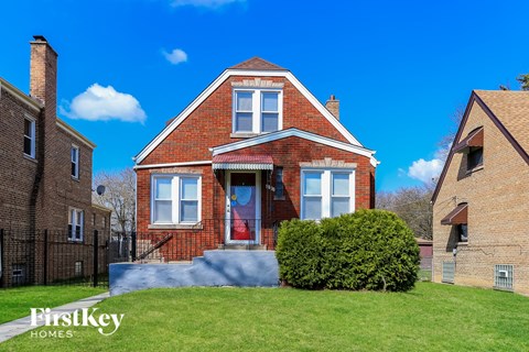 8106 S Maplewood Av 3 Beds Apartment for Rent