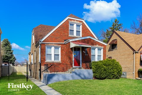 8106 S Maplewood Av 3 Beds Apartment for Rent