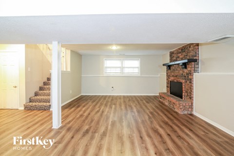 8211 E 166Th St 3 Beds Apartment for Rent