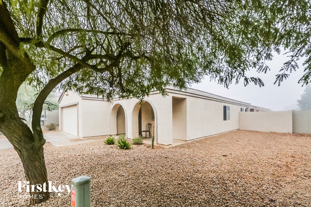 8338 W Hughes Dr 3 Beds House for Rent - Photo Gallery 2