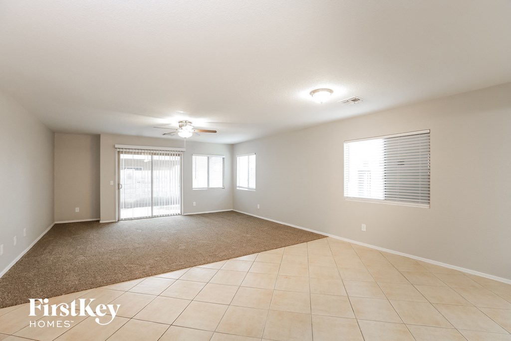 8338 W Hughes Dr 3 Beds House for Rent - Photo Gallery 3