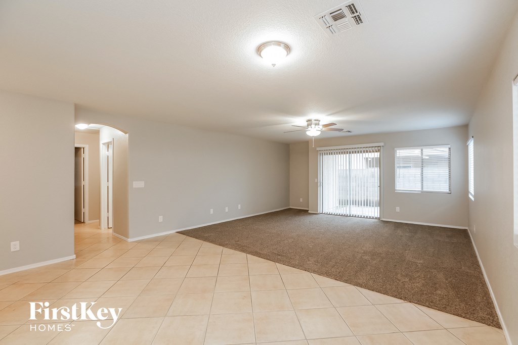 8338 W Hughes Dr 3 Beds House for Rent - Photo Gallery 4