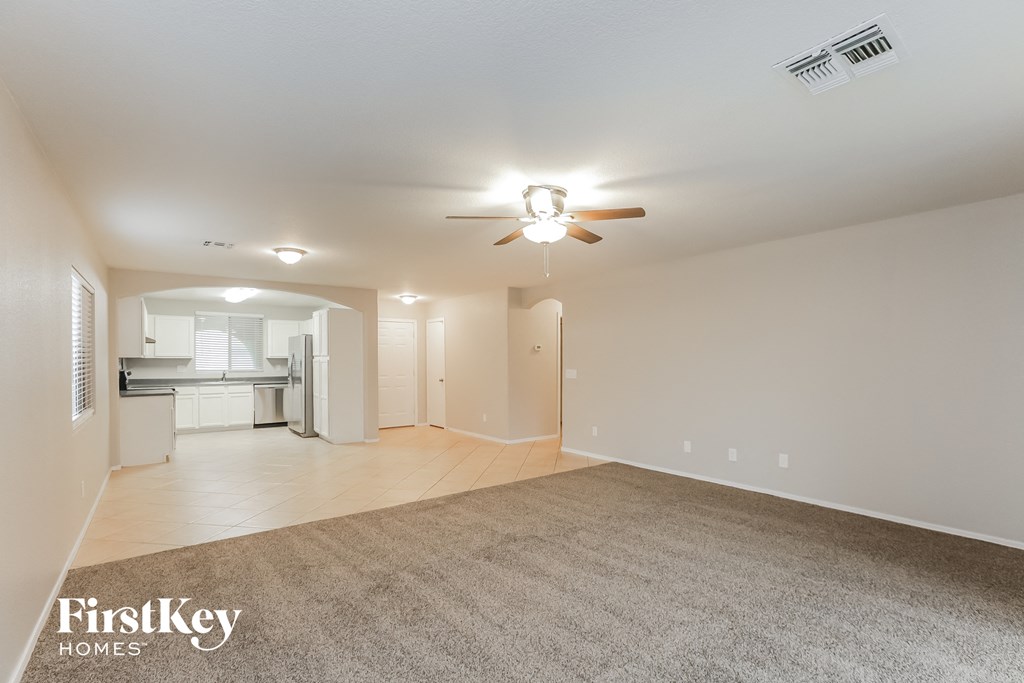 8338 W Hughes Dr 3 Beds House for Rent - Photo Gallery 7