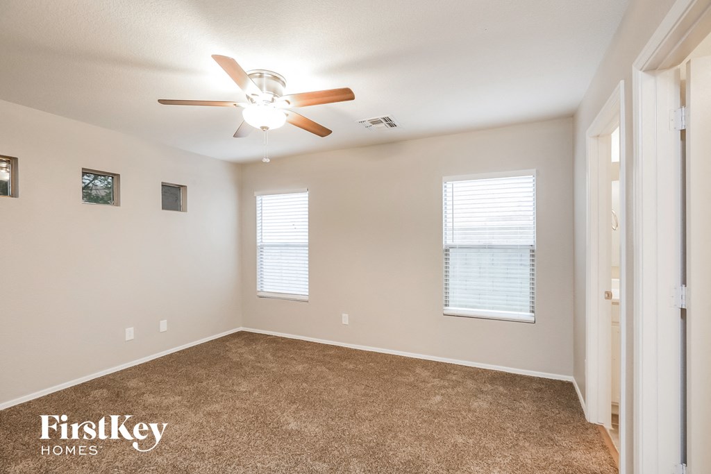 8338 W Hughes Dr 3 Beds House for Rent - Photo Gallery 8