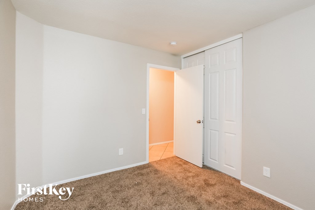 8338 W Hughes Dr 3 Beds House for Rent - Photo Gallery 11