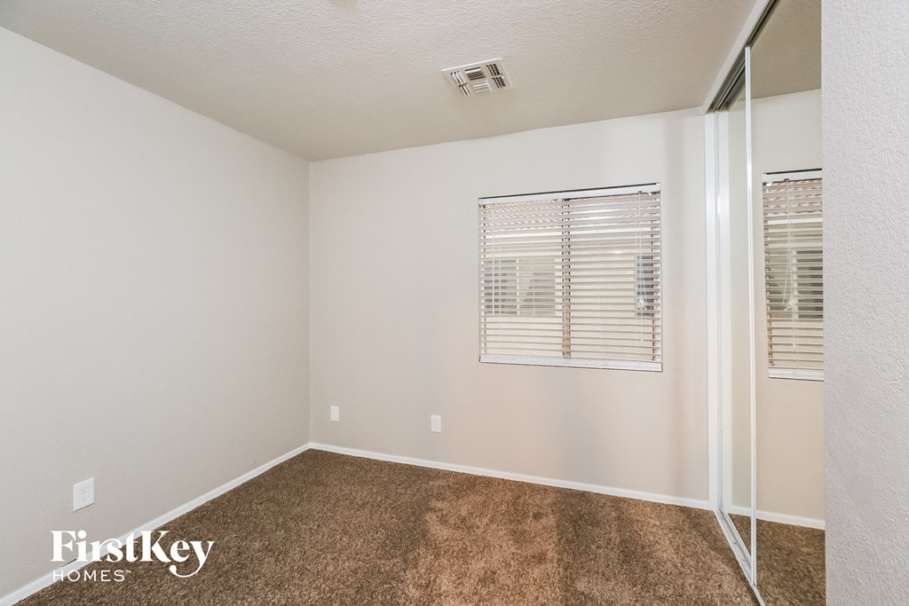 8338 W Hughes Dr 3 Beds House for Rent - Photo Gallery 12