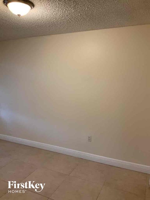 8410 Nw 27 Pl 3 Beds House for Rent - Photo Gallery 10