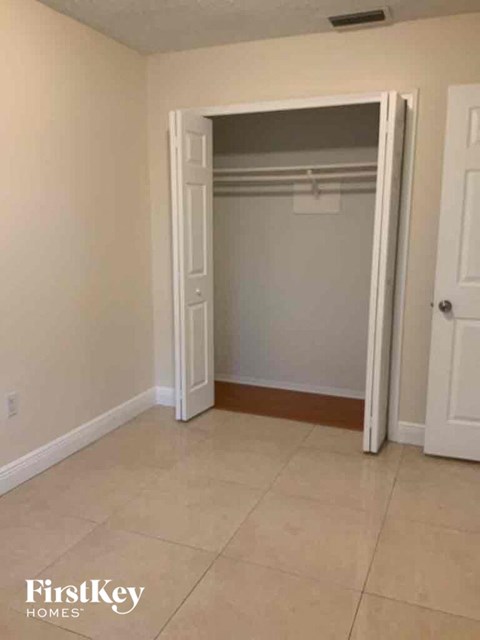 8410 Nw 27 Pl 3 Beds House for Rent - Photo Gallery 11