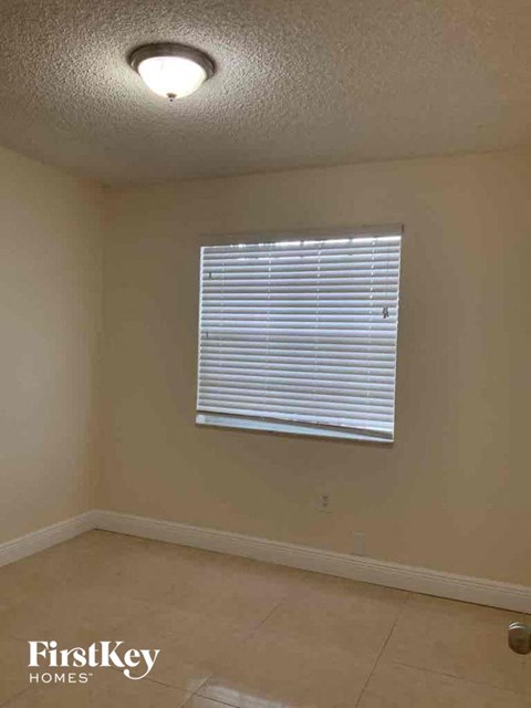 8410 Nw 27 Pl 3 Beds House for Rent - Photo Gallery 13