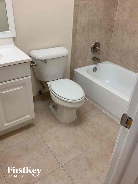 8410 Nw 27 Pl 3 Beds House for Rent - Photo Gallery 4