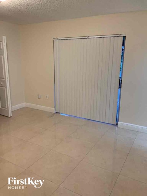 8410 Nw 27 Pl 3 Beds House for Rent - Photo Gallery 6