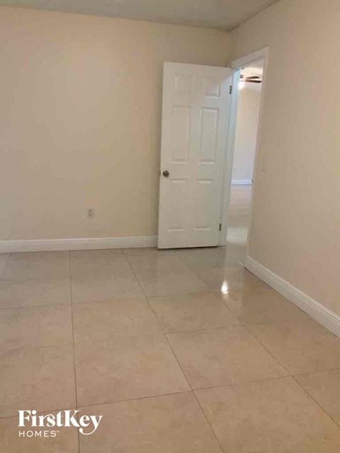 8410 Nw 27 Pl 3 Beds House for Rent - Photo Gallery 7
