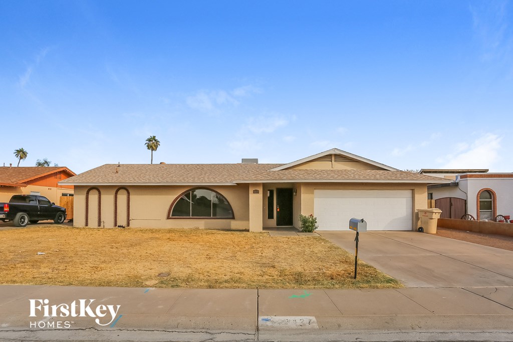 8427 N 47th Dr 4 Beds House for Rent - Photo Gallery 1