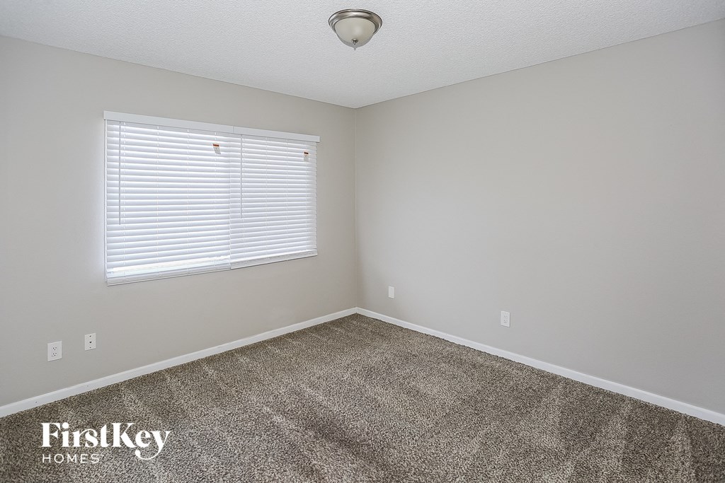 8427 N 47th Dr 4 Beds House for Rent - Photo Gallery 11