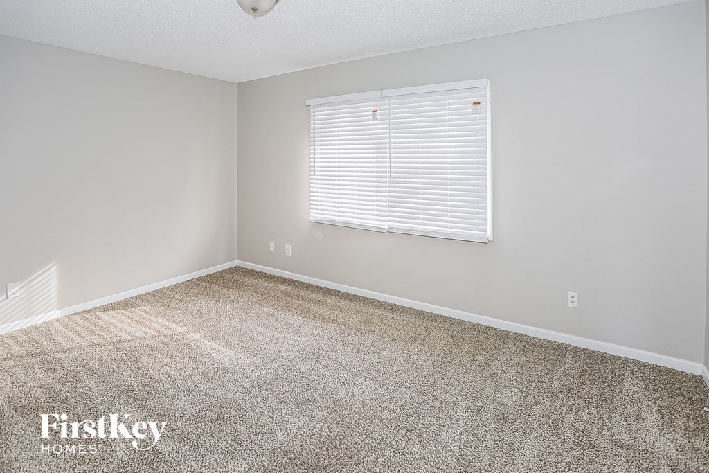 8427 N 47th Dr 4 Beds House for Rent - Photo Gallery 12