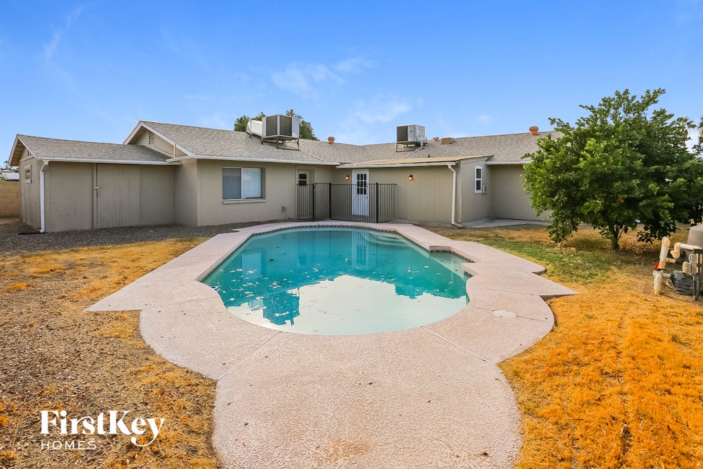 8427 N 47th Dr 4 Beds House for Rent - Photo Gallery 15