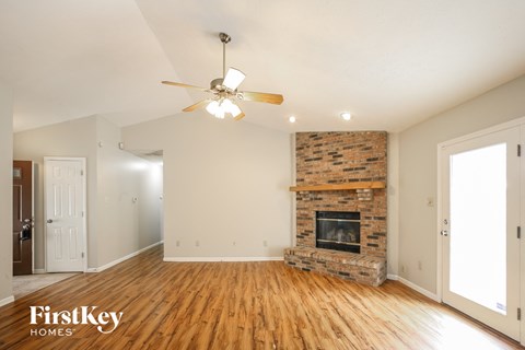 8522 Summertree Ln 4 Beds Apartment for Rent
