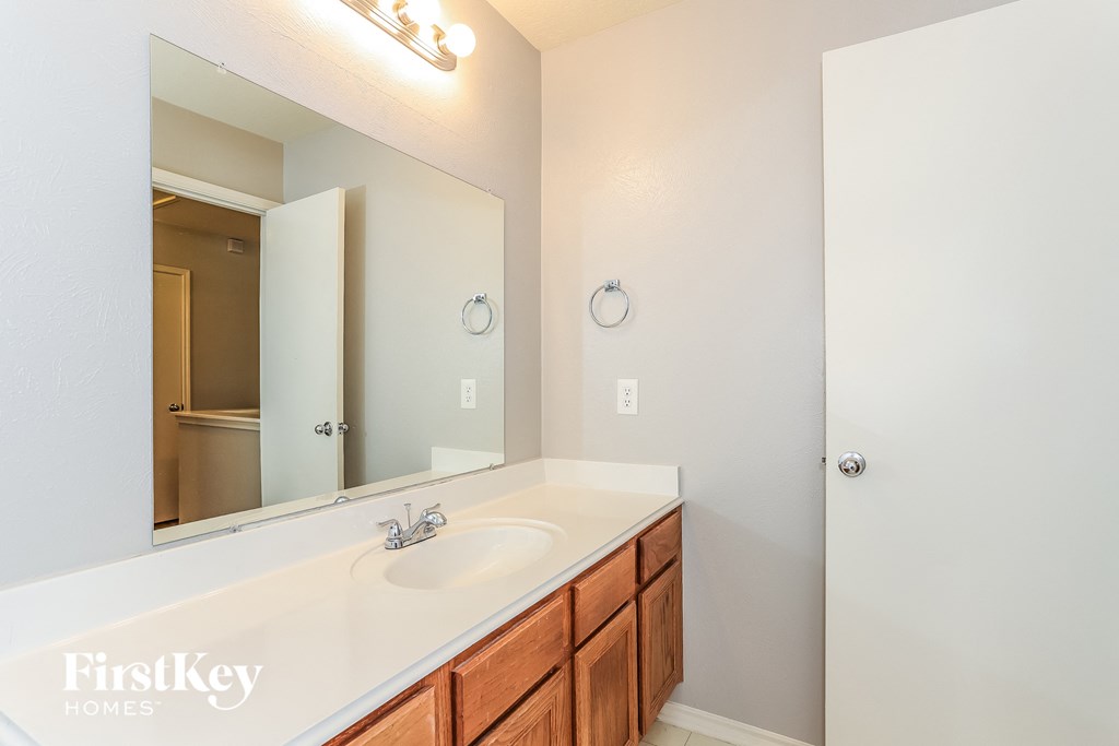 A bathroom with a sink and mirror.