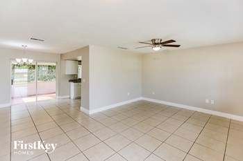 8710 SW 200 ST 3 Beds House for Rent - Photo Gallery 3
