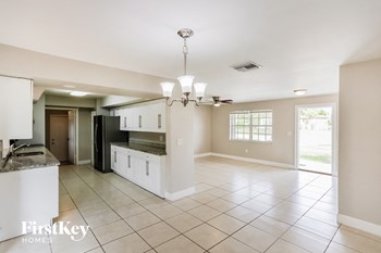 8710 SW 200 ST 3 Beds House for Rent - Photo Gallery 4
