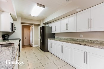 8710 SW 200 ST 3 Beds House for Rent - Photo Gallery 5