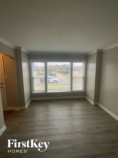 8912 South Sacramento Avenue 3 Beds Apartment for Rent