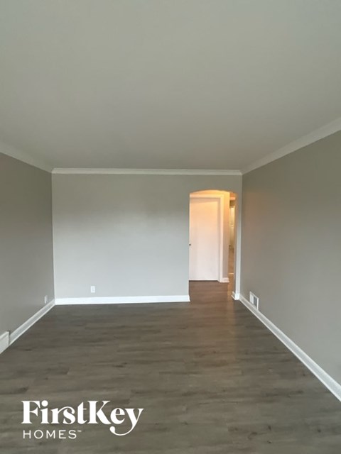 8912 South Sacramento Avenue 3 Beds Apartment for Rent