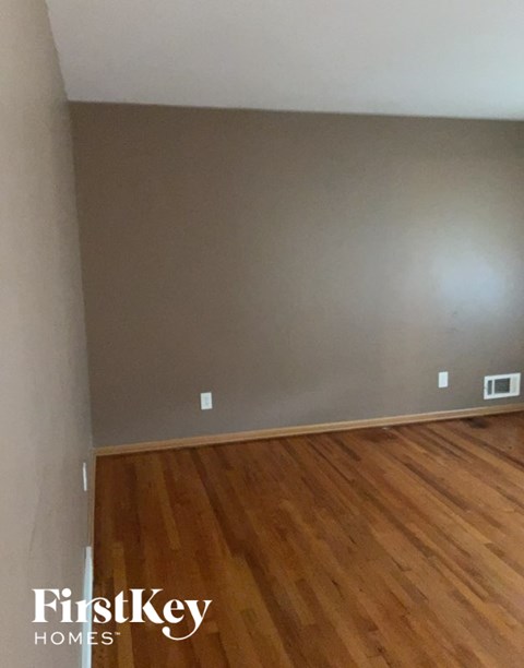 9009 E 84Th St 3 Beds Apartment for Rent