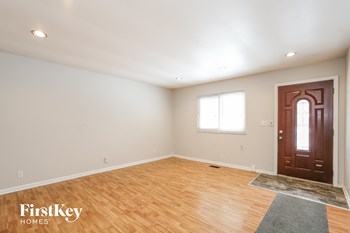 9045 Stardust Drive 5 Beds House for Rent - Photo Gallery 3