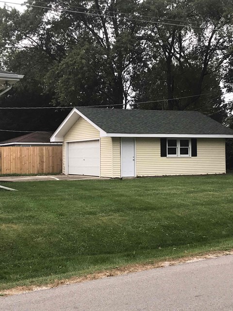 ON132 Cottonwood Dr 3 Beds Apartment for Rent