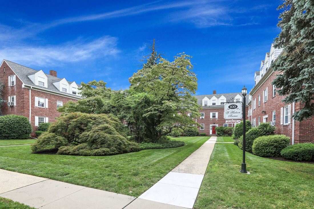 100 West Hudson Apartments photo